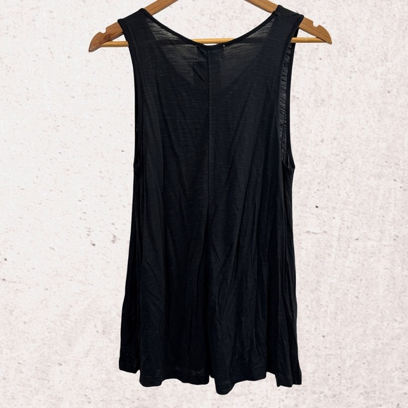 Black Sleeveless Tank Top - Picture 2 of 4